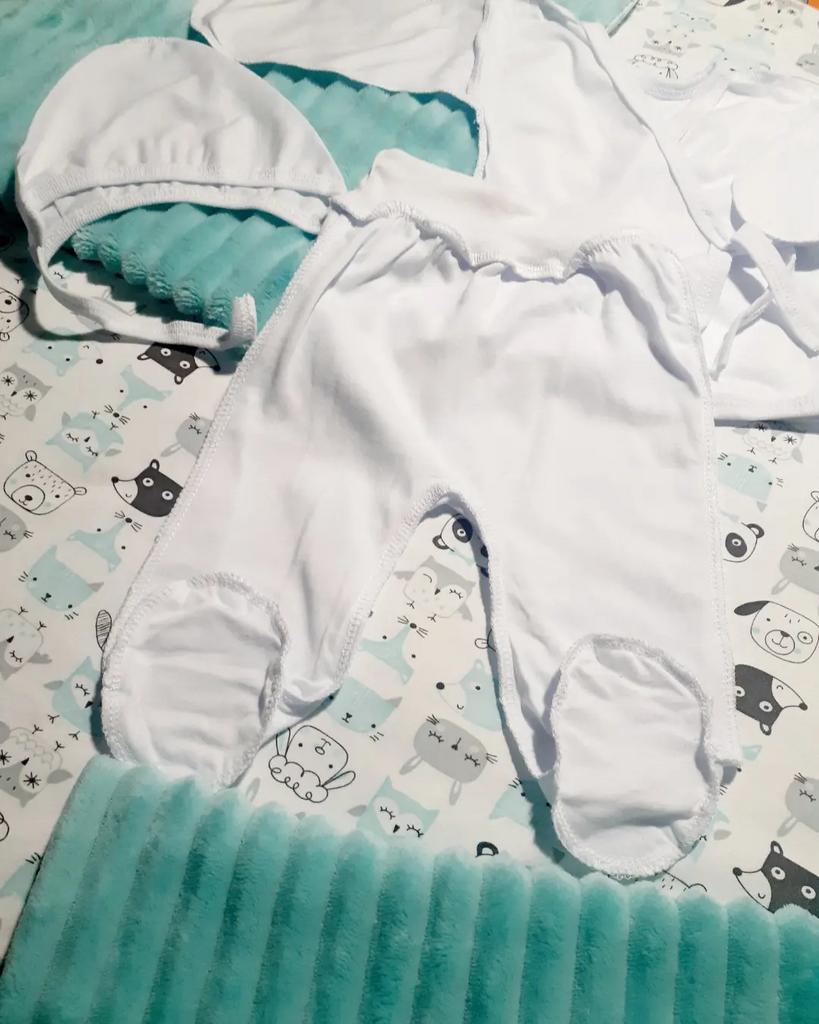 Комплекты на выписку из роддома и в кроватку